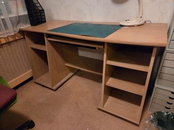 Bureau met uitschuifblad en opbergruimte