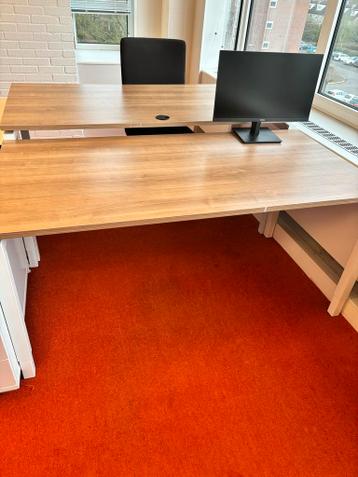 Gratis: Bureaus en ladenkastjes