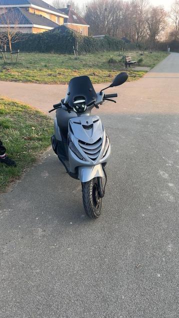 Ben op zoek naar opknap 2t scooters