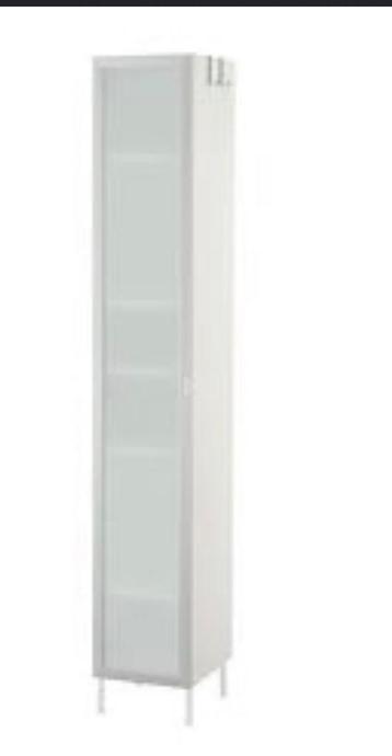 Hoge badkamerkast met glazen deur