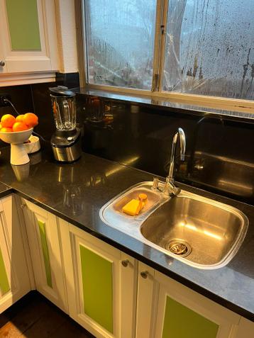 Gratis natuursteen keukenblad