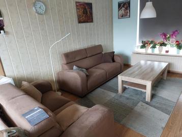 Gratis af te halen: Salon tafel, 2x2 zitbank, tv meubel, eet