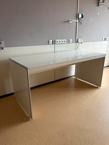Gratis op te halen. Wit bureau 160x75 hoogte 72