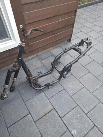 Gratis Peugeot speedfight 3 frame geel kenteken