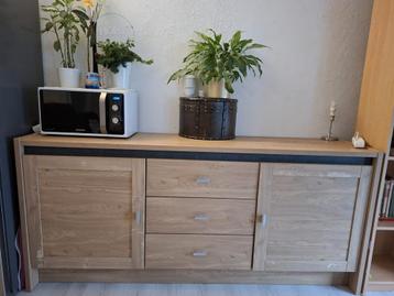 Gratis af te halen in Delft: buffetkast en tv kast