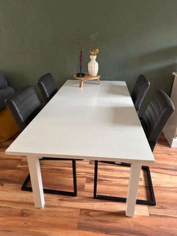 Eetkamer tafel uitschuifbaar