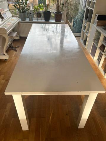 Langwerpige witte houten eettafel GRATIS op te halen