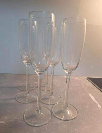 Gratis 6 champagne glazen