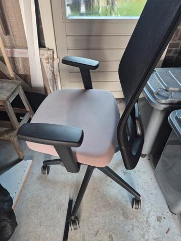 Bureaustoel gebruikt maar prima t.e.a.b.