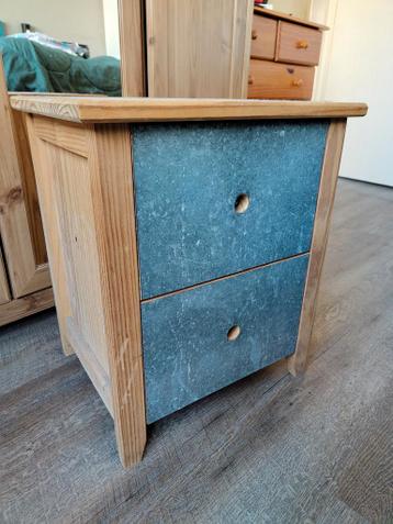 Bijzetkastje / nachtkastje