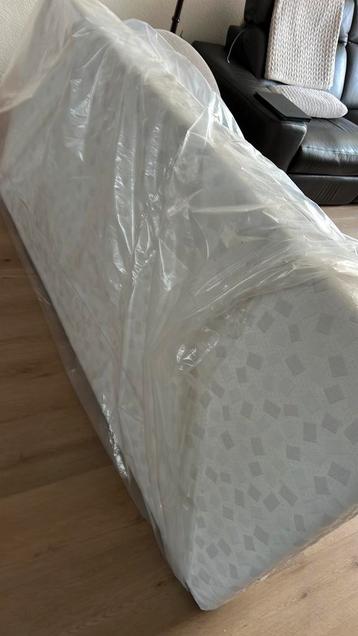 Matras 190 bij 90 cm.