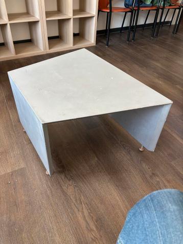 Tafeltje met afwijkende vorm - Opknapper