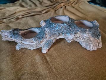 Theelicht houder in de vorm van een boomstronk