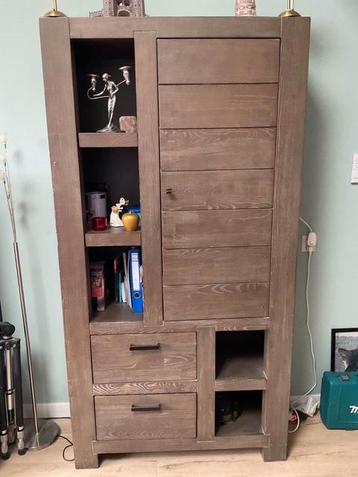 Hoge Kast, gratis ophalen.