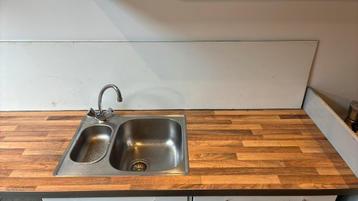 Keukenblad houtlook, 2720x605x40, spoelbak, kraan, fornuis.