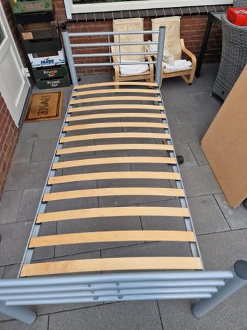 Eenpersoons bed, metaal, lichtgrijs, 200x90