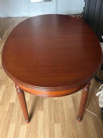 Klassieke tafel kersenhout