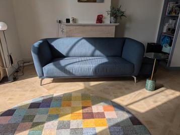 Montel bank blauw uit 2023, 209 cm breed, met bon/garantie