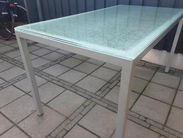 Tafel met glasplaat hoogte 77cm breedte 80cmm lang 1meter50