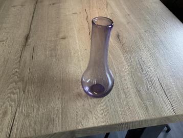 Paars vaasje. H   Dik glas. Gratis ophalen