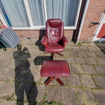 Gratis leren fauteuil met voetenbank - Bordeauxrood