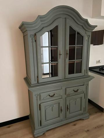 Authentieke kast met moderne kleur