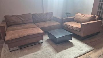 Gratis bank, loveseat en hocker