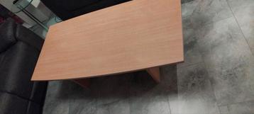 Complete inboedel: eettafel, stoelen, dressoir en salontafel