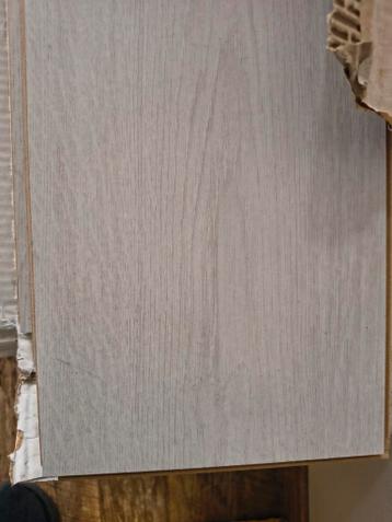 Grijs wit laminaat ongeveer 8m2, gratis