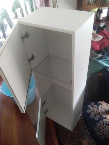 GRATIS hangend kastje met glazen planken