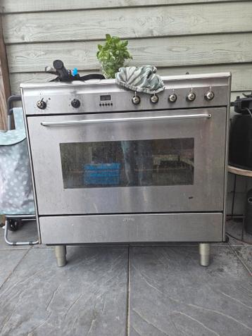 Smeg Fornuis met Gas Kookplaat en Oven