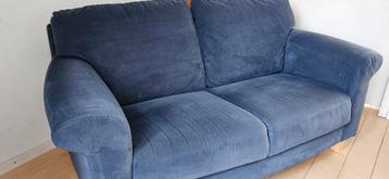 Nette blauwe stoffen 2 zitsbank, moet zsm weg!