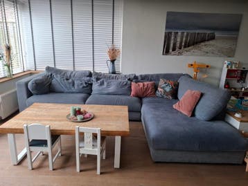 Mooie grote blauwe bank in goede staat