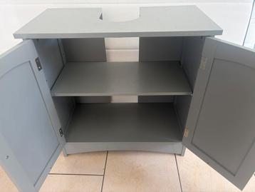 Grijze wastafelonderkast met twee deuren