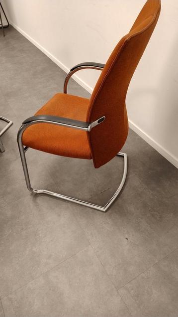 9 Klober bureaustoelen oranje