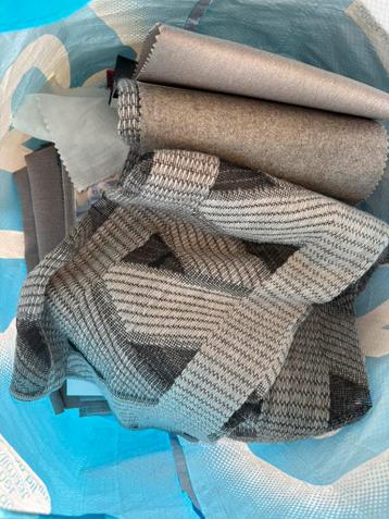 Tas met gordijnkappen en gordijnstalen (gratis)