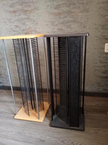 Cd meubel. 2 stuks.