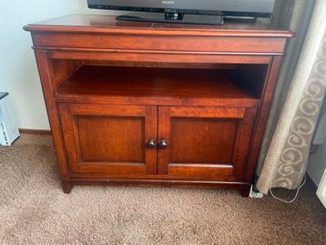 Gratis TV-kastje - Hoog 76 cm, Breed 94 cm, Diep 50 cm