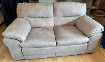 Twee zits bank gratis af te halen