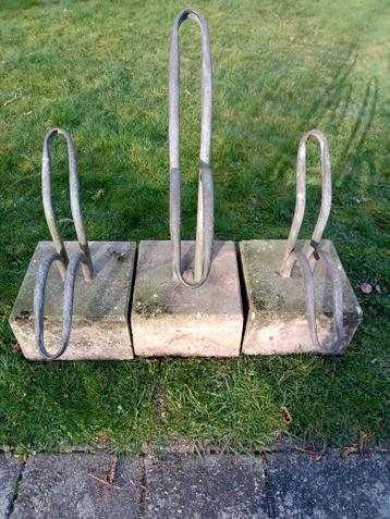 Fietsen rek in betonvoet