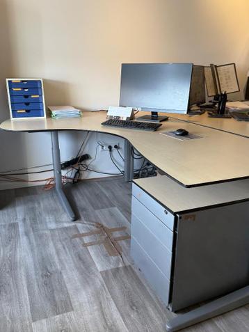 Bureau Ahrend (verstelbaar in hoogte)