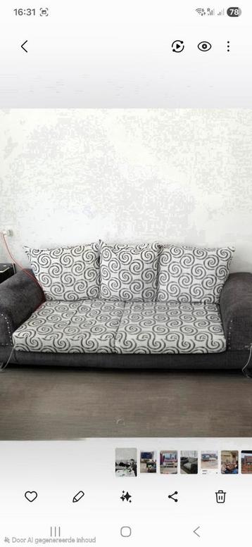 Zitbanken 3+3+1, ongeveer 12 jaar oud, zelf ophalen.