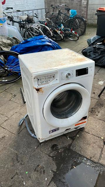 Kapotte wasmachine oud ijzer