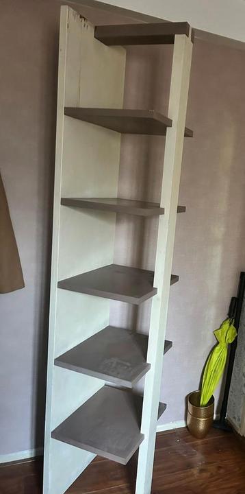 Gratis kast opknapper - Hoekmodel met planken