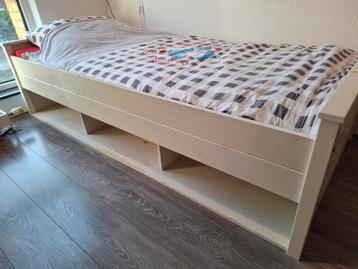 Gratis Bed (eventueel met Matras)