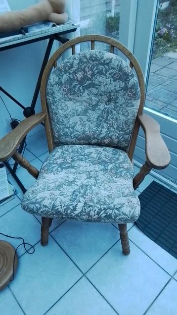 Klassieke houten stoel