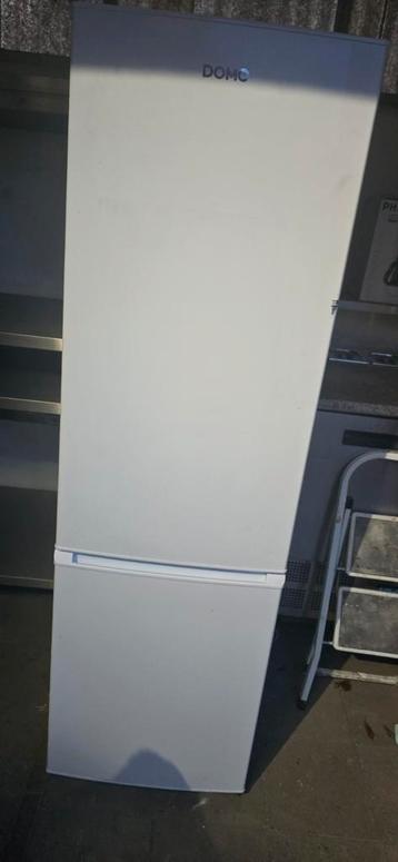 Koelkast met vriesvak - gebruikerssporen en kapotte lade