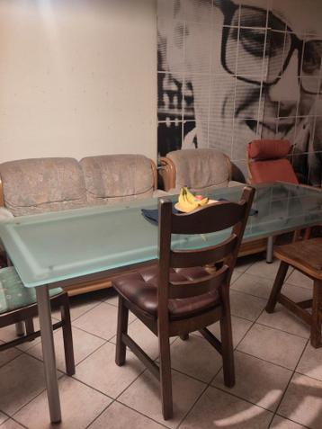 Glazen eettafel (220x90cm) met bank en stoelen