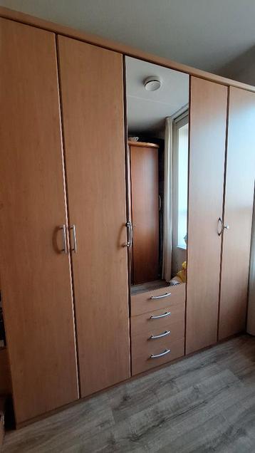 Kleding kast, GRATIS, 5 deuren