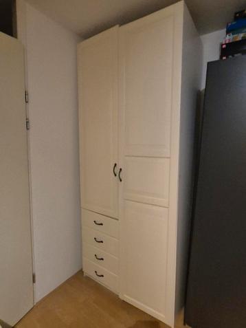 Gratis witte kledingkast pick up asap!!